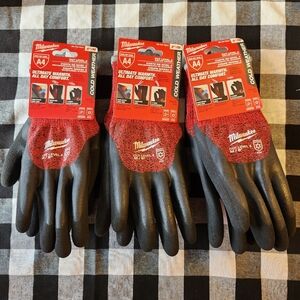 Milwaukee Level 4 A4 Cut Resistant Dipped Cold Weather Work Gloves Size Medium